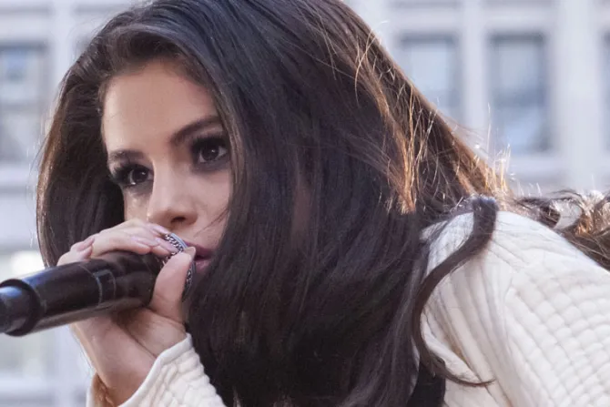 El drama de Selena Gomez: Sacerdote explica cómo ayudar a las personas con ideas suicidas