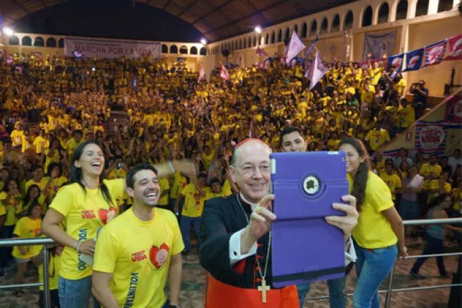 [FOTOS] Arzobispo peruano protagoniza con miles de jóvenes “selfie” Marcha por la Vida Lima 2014