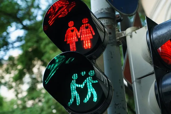 Madrid instala “semáforos gay” para celebrar el orgullo homosexual