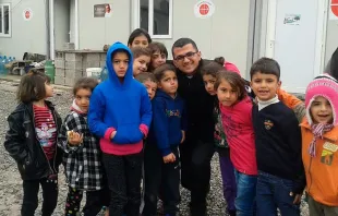 Seminarista Remi Marzina Momica con niños de Irak / Foto: Remi Marzina Momica 