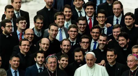 Papa Francisco a seminaristas: “Sigan adelante y nunca dejen la oración”