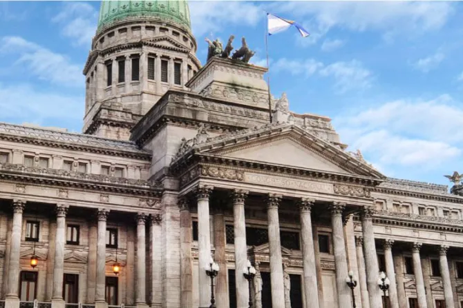 Tratado internacional a favor de ideología de género se estanca en Senado de Argentina
