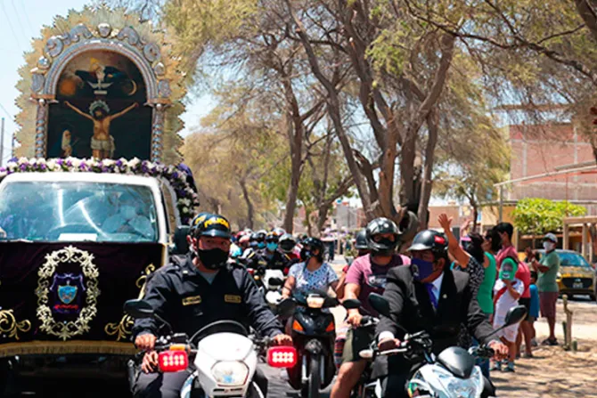 Coronavirus: Señor de los Milagros lleva esperanza durante procesión en el norte del Perú