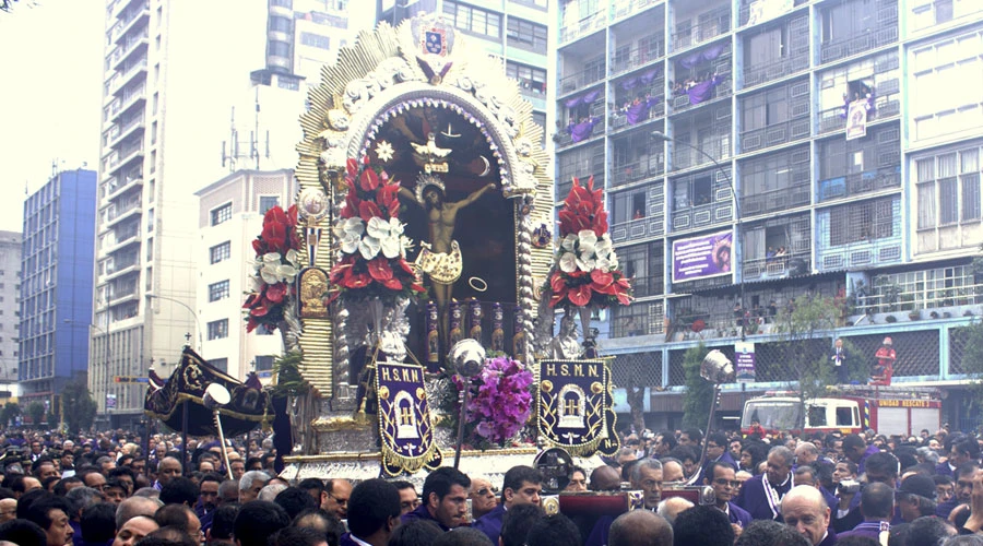 Procesión del Señor de los Milagros en Lima, Perú. Foto: Eduardo Berdejo / ACI Prensa?w=200&h=150