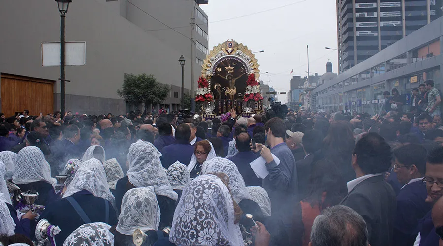 Imagen del Señor de los Milagros en procesión / Crédito: Eduardo Berdejo - ACI Prensa?w=200&h=150