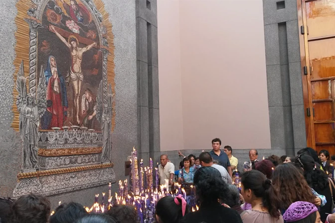 Arzobispo invita a encontrar la paz en los ojos misericordiosos del Señor de los Milagros