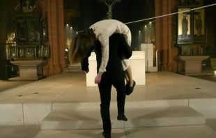 Polu00e9mico show en la Catedral de Frankfurt, el 10 de marzo de 2023. Cru00e9dito: Conferencia Episcopal Alemana 