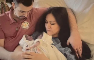 Nicole y Austin LeBlanc, un matrimonio catu00f3lico que afrontu00f3 la muerte de sus gemelas con la fe en Cristo. Cru00e9dito: Cortesu00eda de Nicole y Austin LeBlanc 