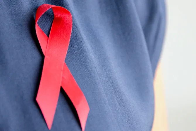 Arzobispo exhorta a no “estigmatizar ni discriminar” a enfermos de VIH/SIDA