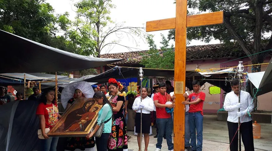 Los signos de la JMJ (Cruz peregrina e Ícono de la Salus Populis Romani) en Oaxaca / Foto: DEMPAJ