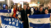 Recibimiento de Mons. Silvio Báez en el aeropuerto de Roma / Crédito: Mons. Silvio Báez 