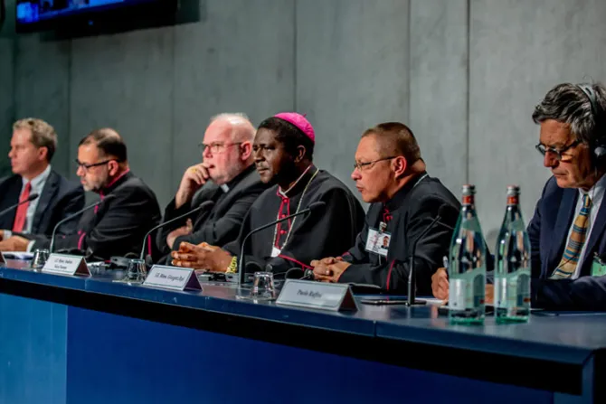 Obispo señala que al contrario que en Europa, en África las iglesias están llenas