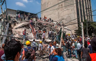 Edificio destruido en Ciudad de Mu00e9xico tras sismo del 19 de septiembre. Foto: Cu00e1ritas Mexicana. 