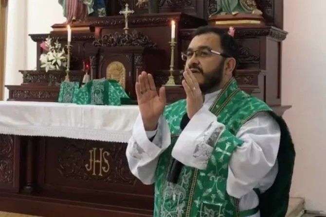 Sacerdote es suspendido tras celebrar Misa Novus Ordo en latín