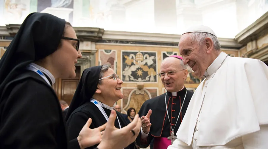Sor Cristina junto al Papa Francisco (2017) / Crédito © L'Osservatore Romano/ACI Prensa?w=200&h=150