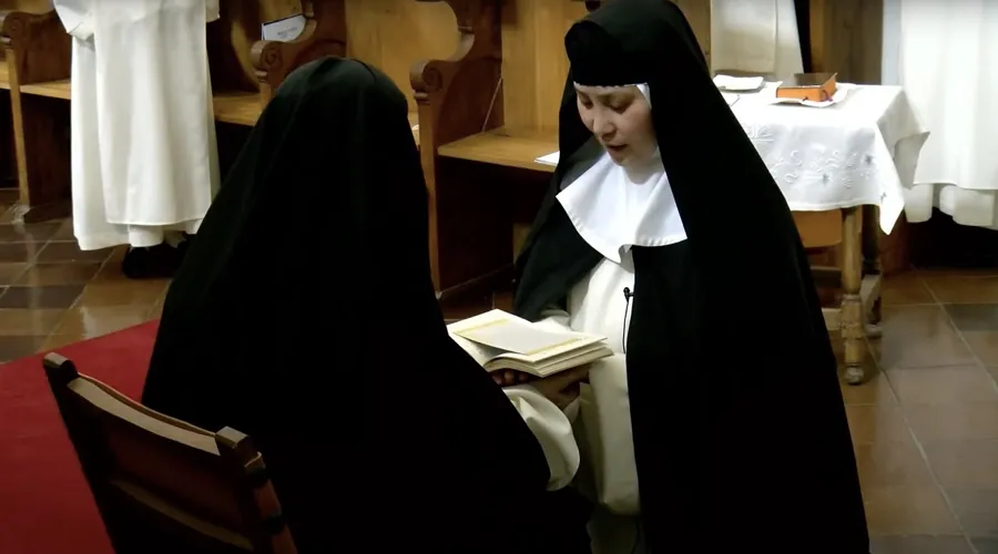 Sor Evelyn realizó los votos perpetuos como religiosa dominica en el monasterio de Santo Domingo el Real en Segovia (España). Crédito: Captura de Youtube.