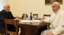 P. Arturo Sosa, Prepu00f3sito General de los Jesuitas y el Papa Francisco. Cru00e9dito: Robert Bellecer SJ