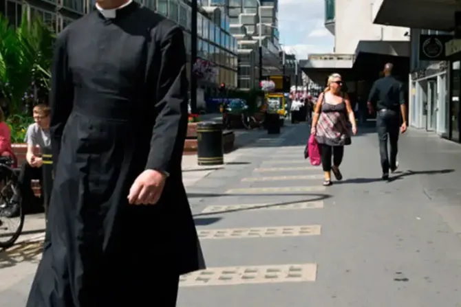 ¿Por qué los sacerdotes no suelen usar sotana en México?