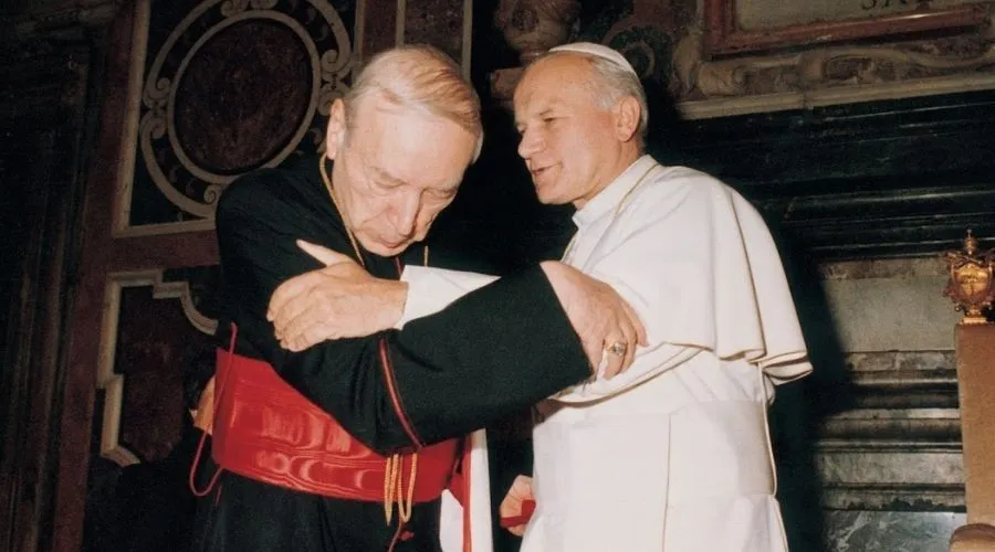 Cardenal Stefan Wyszyński junto al entonces Cardenal Karol Wojtyla, San Juan Pablo II.