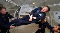 Stephen Hawking en gravedad cero. Foto: NASA / Dominio público