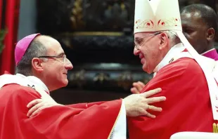 Mons. Daniel Sturla y el Papa Francisco. Foto: Conferencia Episcopal del Uruguay. 