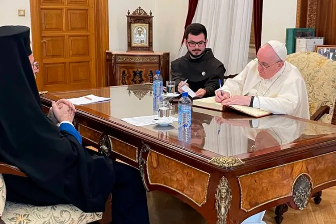 Papa Francisco se encuentra con Crisóstomo II, Arzobispo ortodoxo de Chipre