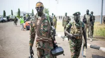 Soldados de Sudán del Sur portando armamento (2014). Crédito: Shutterstock