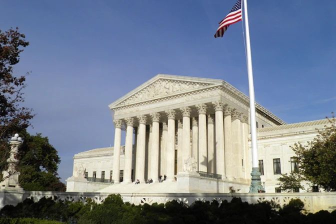 EEUU: Gobierno se opone a que inmigrantes ilegales aborten y caso llega a la Corte Suprema