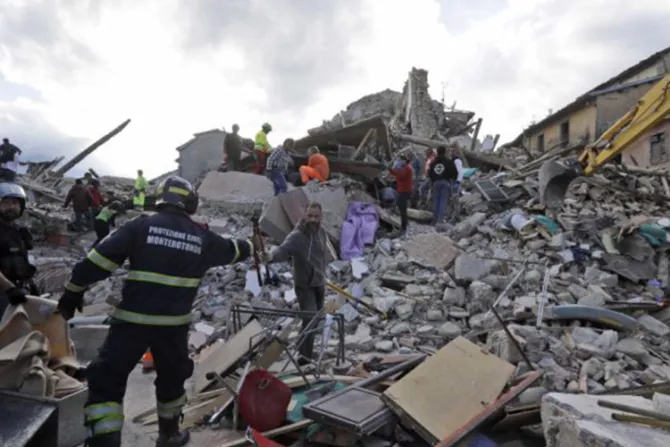 Iglesia de España envía oraciones por víctimas de terremoto en Italia