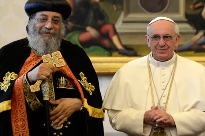 Católicos y coptos podemos testimoniar juntos la santidad, afirma Papa Francisco