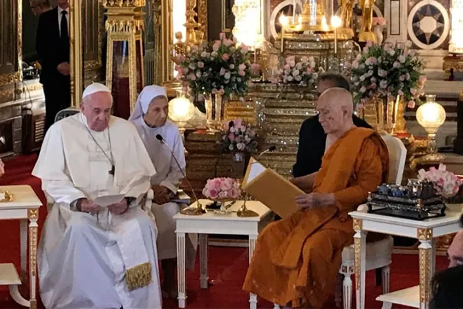 Saludo del Papa Francisco al Patriarca Supremo de los Budistas