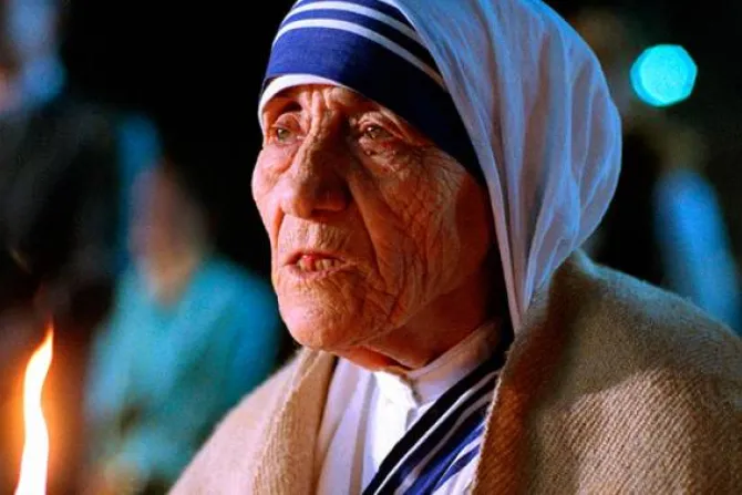 Una santa de Misa diaria y confesión semanal, así fue la vida espiritual de Madre Teresa