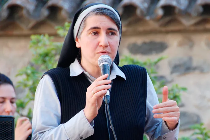 Caso Forcades: Obispo explica que es incompatible ser monja y estar en política