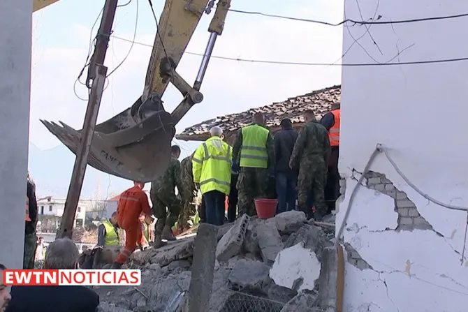  Papa Francisco envía donativo de 100 mil euros por terremoto en Albania