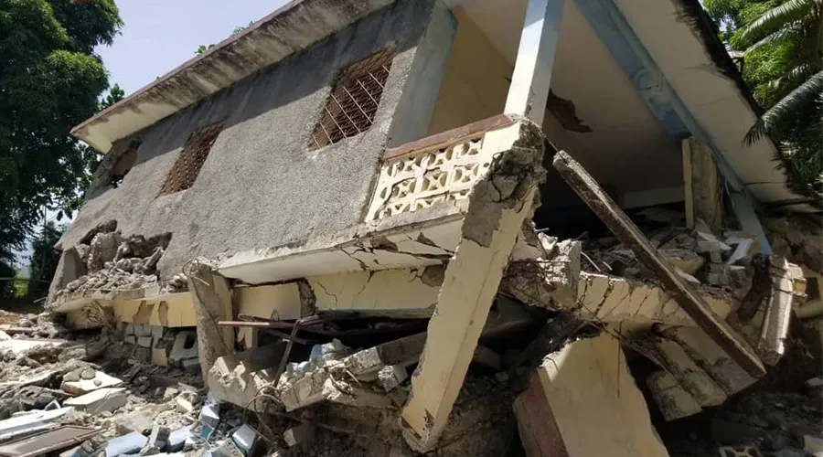Edificio destruido por el terremoto en Haití el pasado 14 de agosto 2021. Crédito: Fundación Pontificia Ayuda a la Iglesia Necesitada.?w=200&h=150