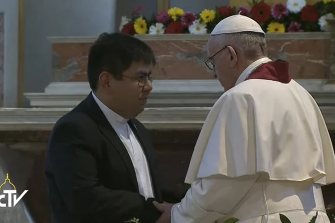 Recuerdan ante el Papa testimonio de joven salvadoreño asesinado por las maras