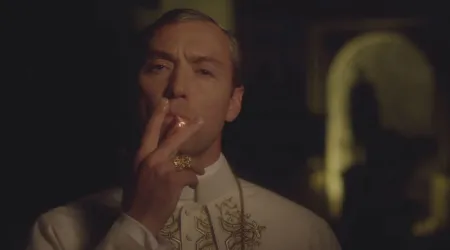 Serie de HBO “The Young Pope” es una “burla escandalosamente ofensiva” del papado