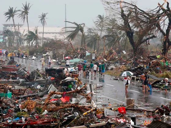 Casas destruidas tras el paso del tifón Haiyan. Foto: Manos Unidas (CC BY-NC-ND 2.0)?w=200&h=150