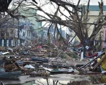 Escombros que dejó el tifón Haiyan a su paso. Foto: Eoghan Rice - Trócaire / Caritas (CC BY 2.0)