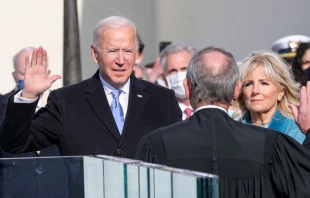 Joe Biden toma el juramento de su cargo como el 46 u00b0 presidente de los Estados Unidos el 20 de marzo de 2021 / Cru00e9dito: Dominio Pu00fablico 
