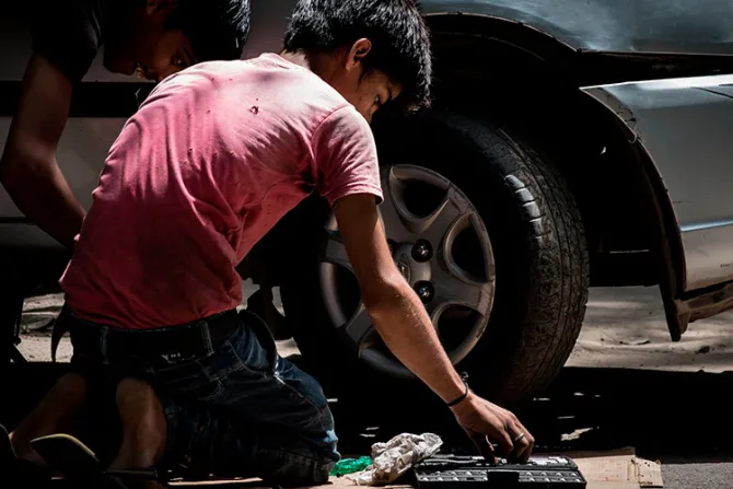 Niños migrantes son principales víctimas del trabajo infantil, indica comisión episcopal
