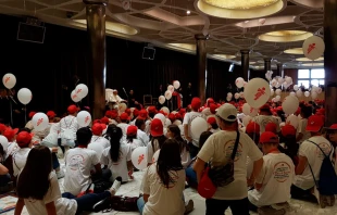 El Papa junto a los niu00f1os. Foto: Alexey Gotovsky / ACI Prensa 