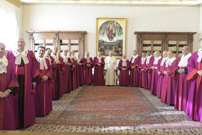 El Papa pide no caer en tentación de la burocracia en procesos de nulidad matrimonial