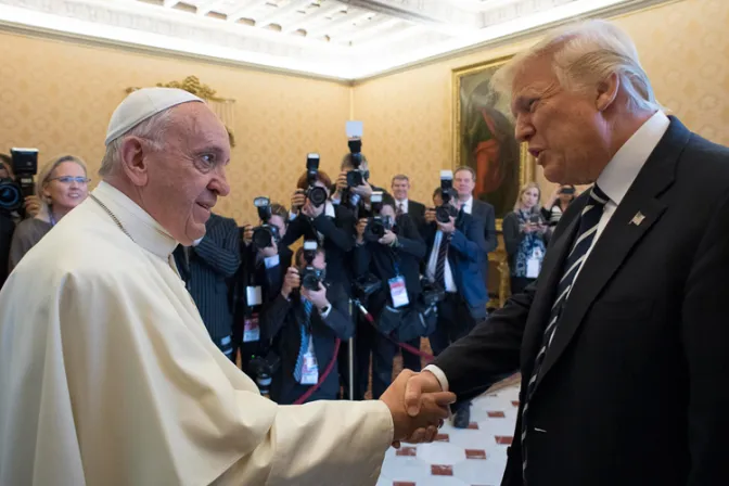 Papa Francisco recibe a Donald Trump y le invita a cultivar la paz