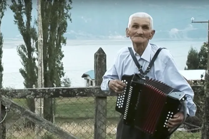 VIDEO: Este anciano demuestra con su trabajo solidario que siempre se puede servir a Dios