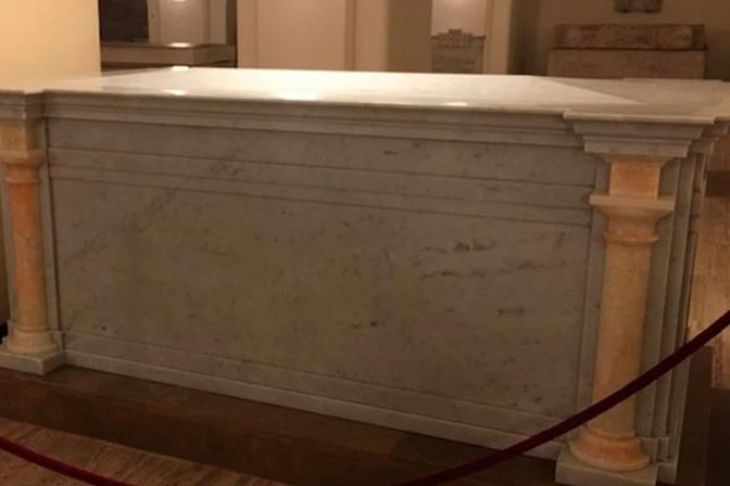 Tumba vacía en Basílica de San Pedro sorprende las redes