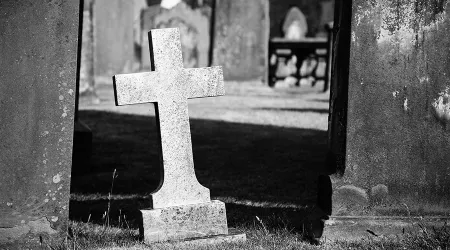 Vandalizan tumbas de frailes dominicos en cementerio de universidad católica