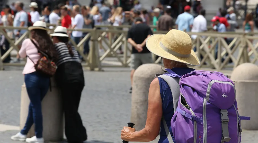 Los turistas llenan Roma en los meses de verano. Foto: Daniel Ibáñez / ACI Prensa