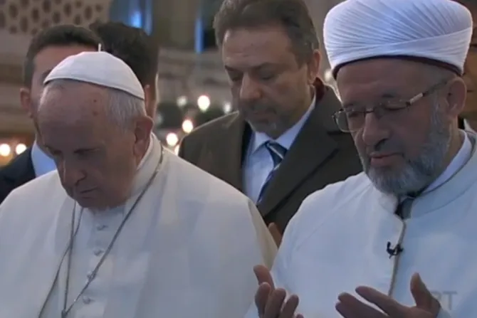 “Rece por mí”, pide el Papa Francisco al Gran Mufti en Mezquita Azul