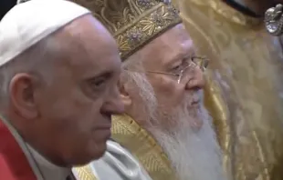 Papa Francisco y el Patriarca Bartolomé / Captura Youtube 